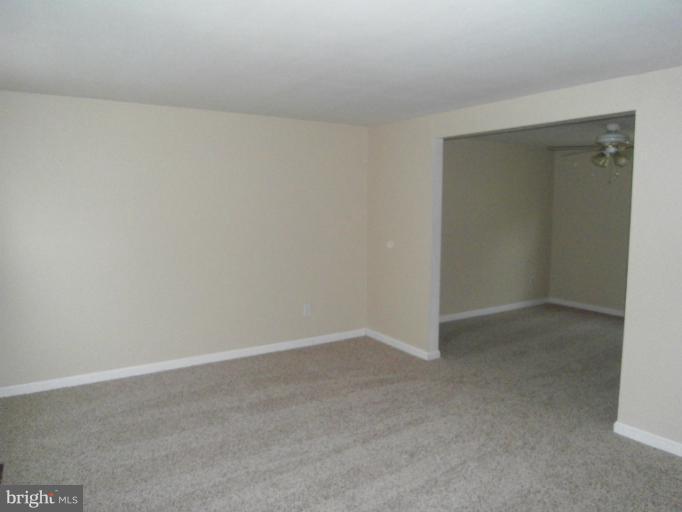 1310 East Beech Road Sterling, VA 20164 - Photo 10 of 12 Living Room