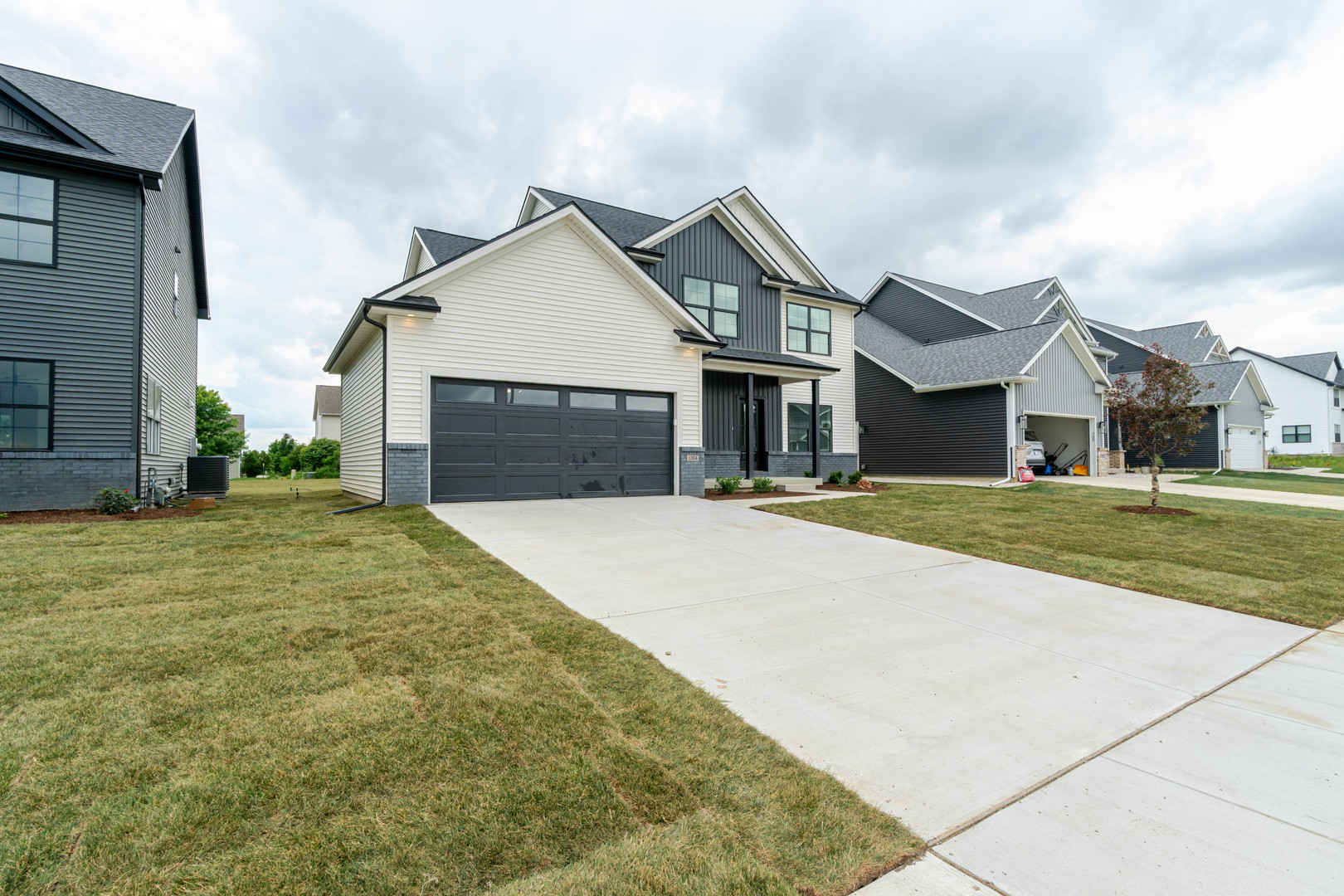 1304 Woodbine Road Bloomington, IL 61704 - Photo 2 of 49