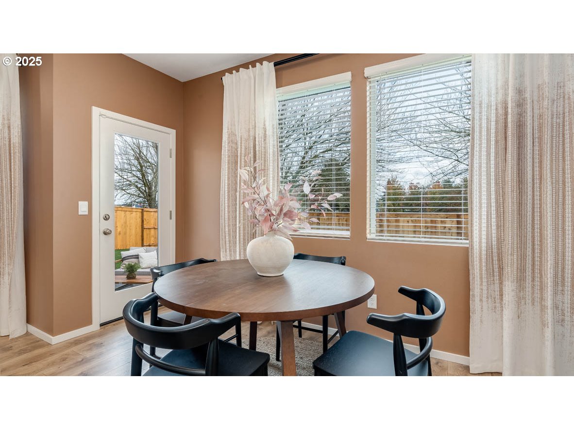 1095 Stubb Road Northeast Woodburn, OR 97071 - Photo 13 of 37 a living room with furniture and a window