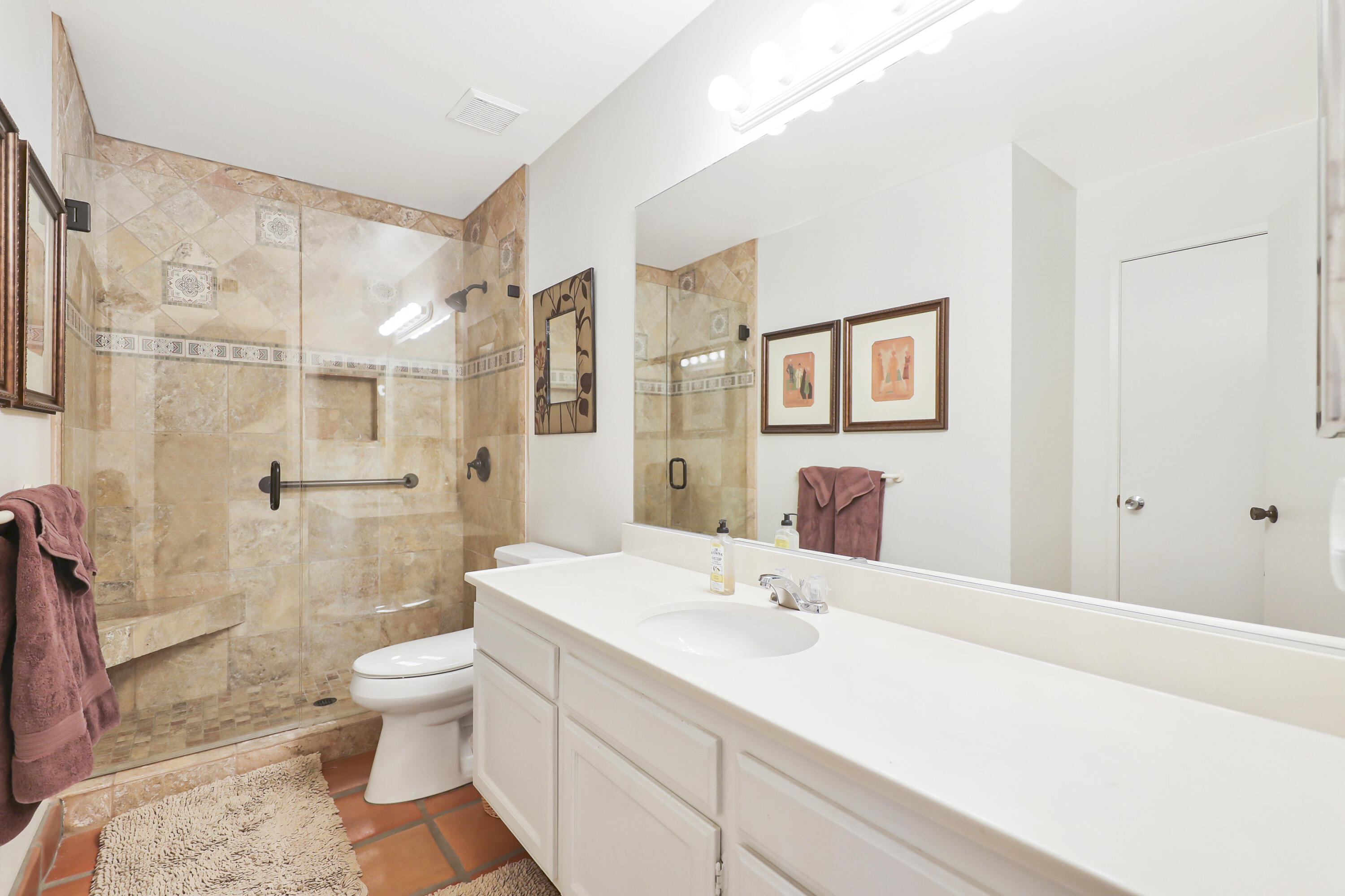 17 La Cerra Circle Rancho Mirage, CA 92270 - Photo 15 of 47 Guest Bathroom