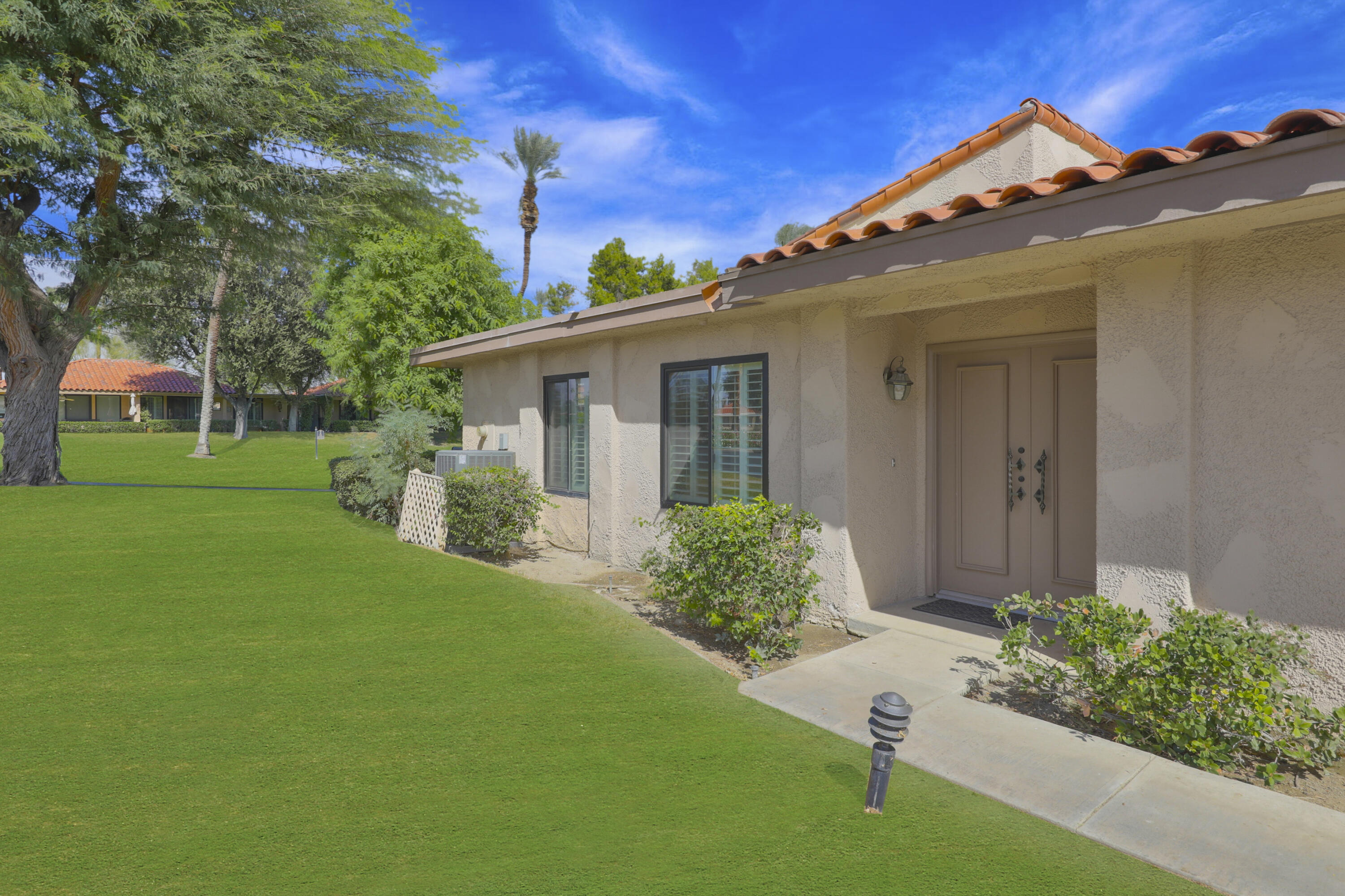 17 La Cerra Circle Rancho Mirage, CA 92270 - Photo 22 of 47 Entry View