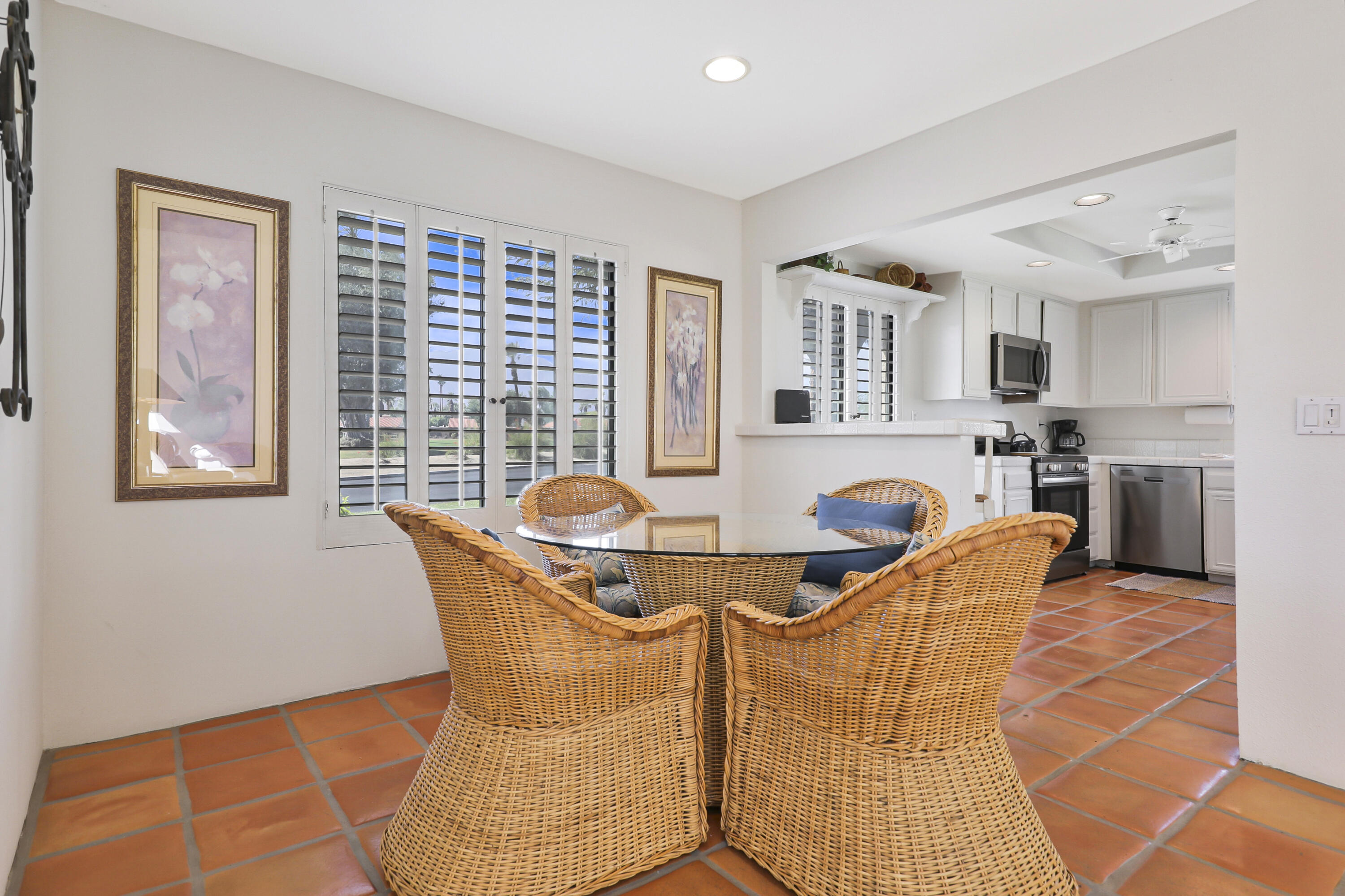 17 La Cerra Circle Rancho Mirage, CA 92270 - Photo 5 of 47 Dining and Kitchen