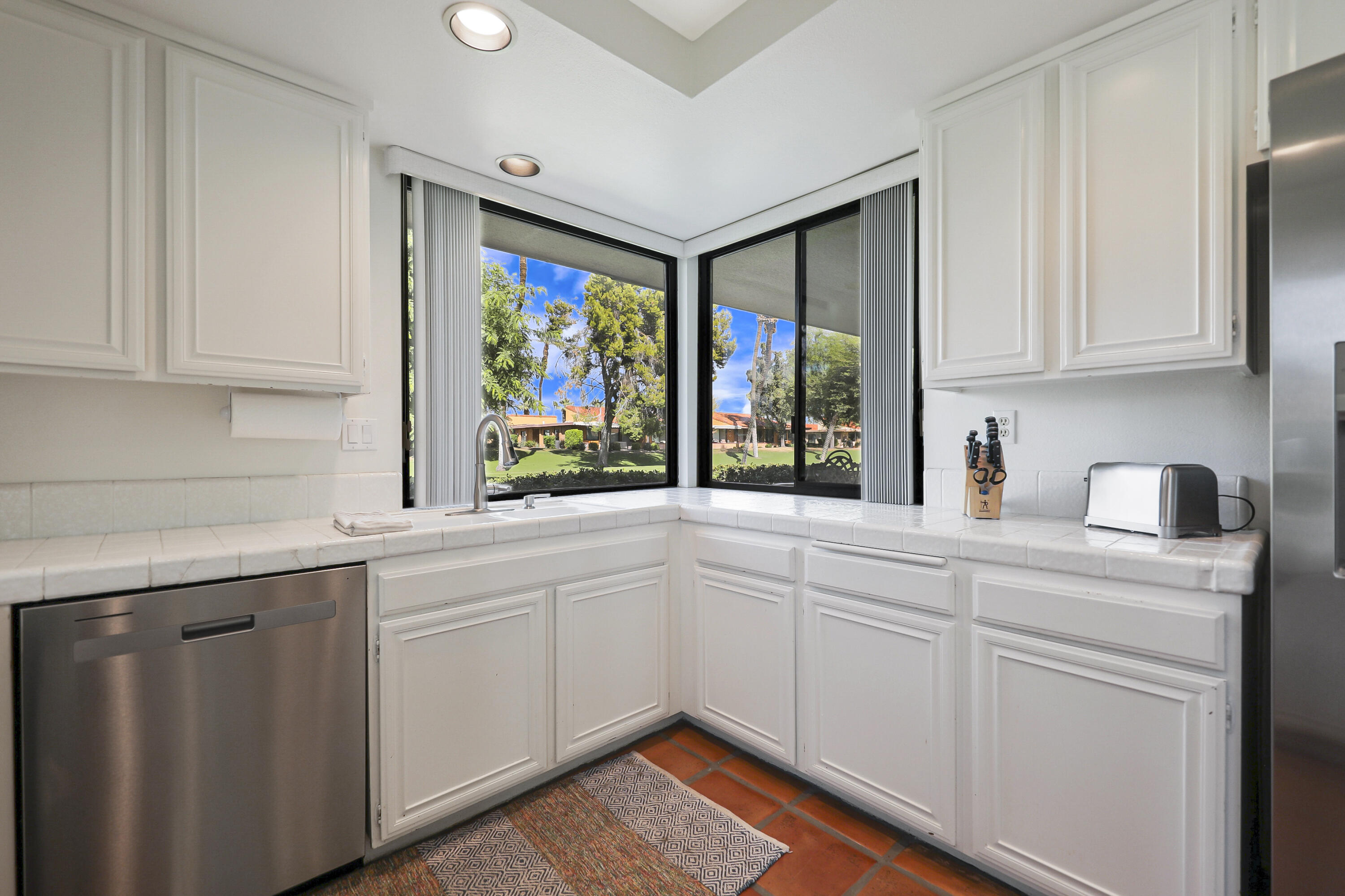 17 La Cerra Circle Rancho Mirage, CA 92270 - Photo 7 of 47 Brand New Appliances