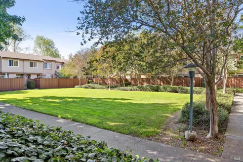 $425,000 | 1542 Center Road, Unit 103, Novato, CA 94947