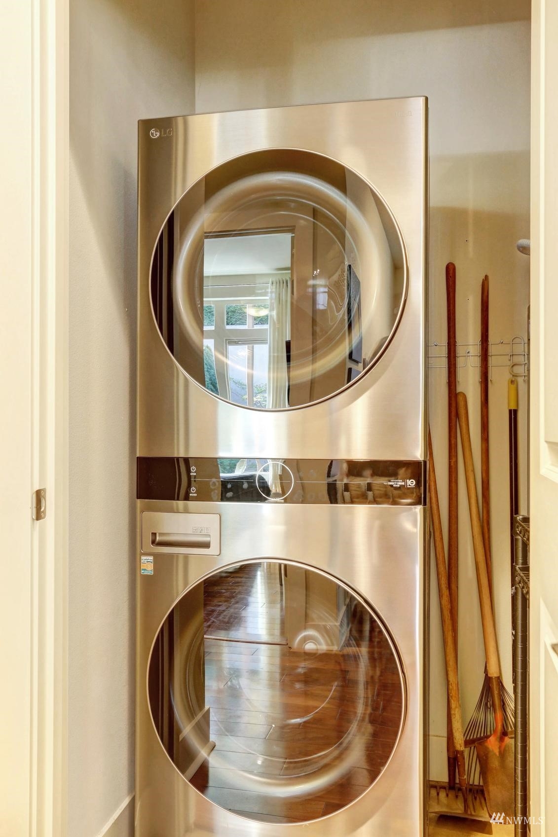 41 Pine Street, Unit 213 Edmonds, WA 98020 - Photo 13 of 25