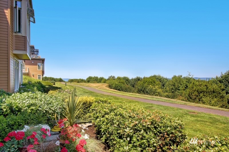 41 Pine Street, Unit 213 Edmonds, WA 98020 - Photo 24 of 25 a view of lake and yard