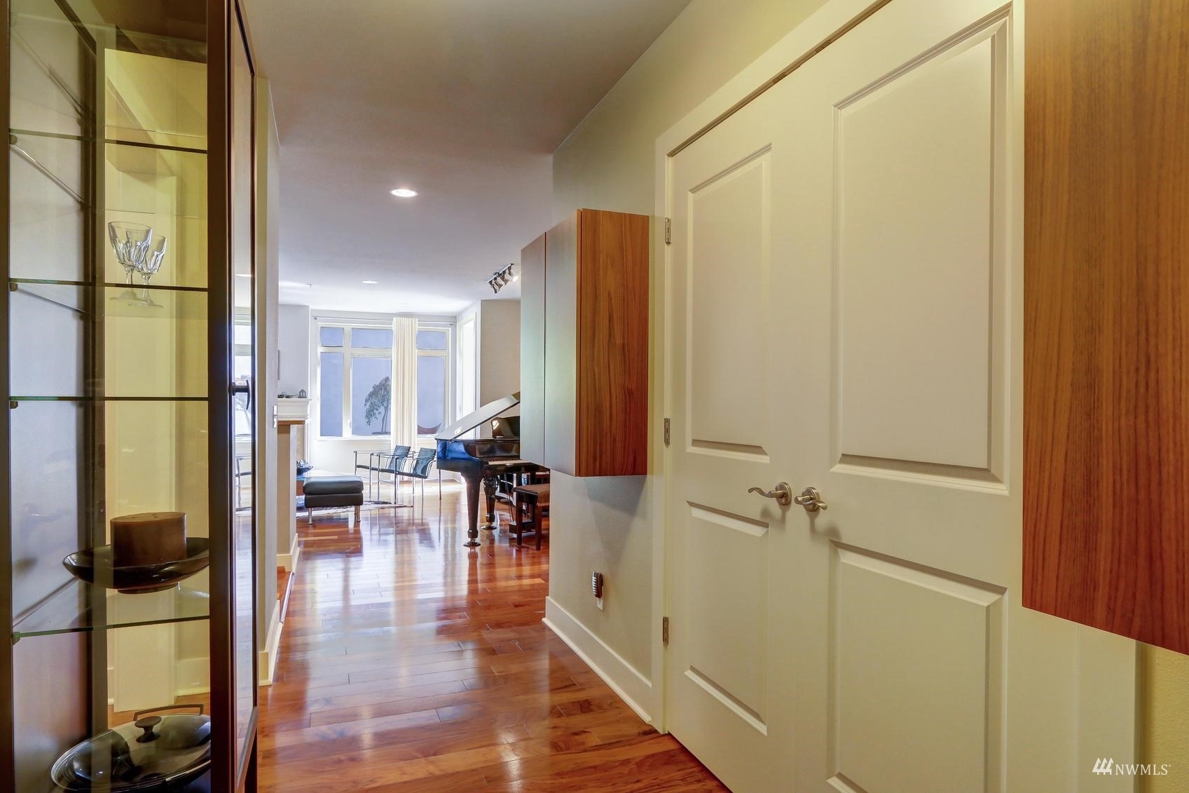 41 Pine Street, Unit 213 Edmonds, WA 98020 - Photo 5 of 25 a hallway with a large mirror and furniture