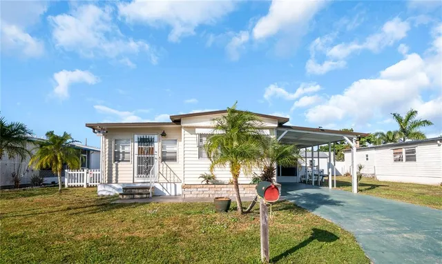 $1,695 | 209 50th Avenue Plaza East, Bradenton, FL 34203