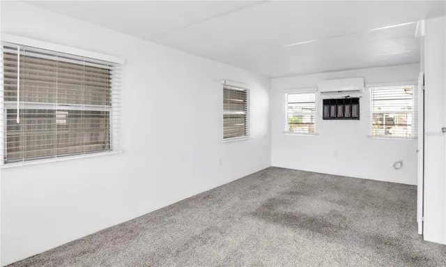 $1,695 | 209 50th Avenue Plaza East, Bradenton, FL 34203