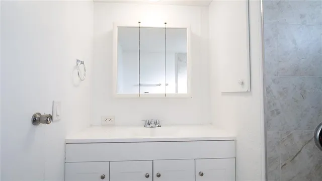 $1,695 | 209 50th Avenue Plaza East, Bradenton, FL 34203