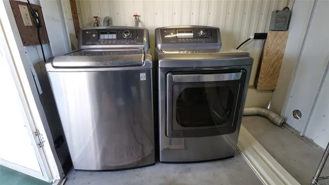 $1,695 | 209 50th Avenue Plaza East, Bradenton, FL 34203