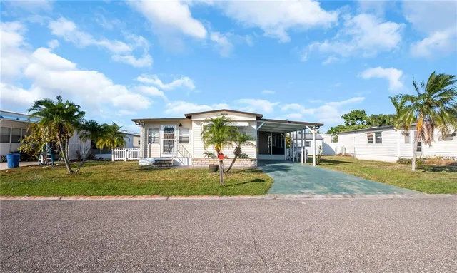 $1,695 | 209 50th Avenue Plaza East, Bradenton, FL 34203