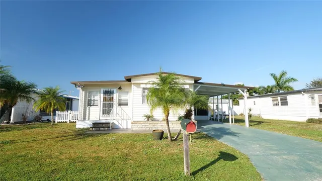 $1,695 | 209 50th Avenue Plaza East, Bradenton, FL 34203