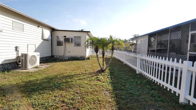 $1,695 | 209 50th Avenue Plaza East, Bradenton, FL 34203