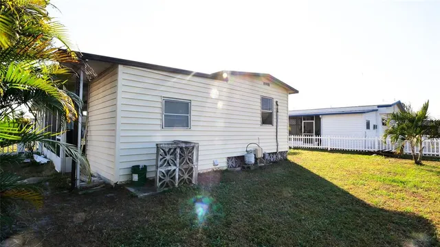 $1,695 | 209 50th Avenue Plaza East, Bradenton, FL 34203