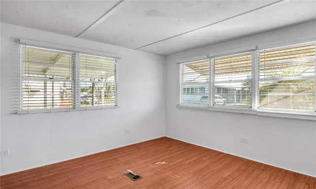 $1,695 | 209 50th Avenue Plaza East, Bradenton, FL 34203