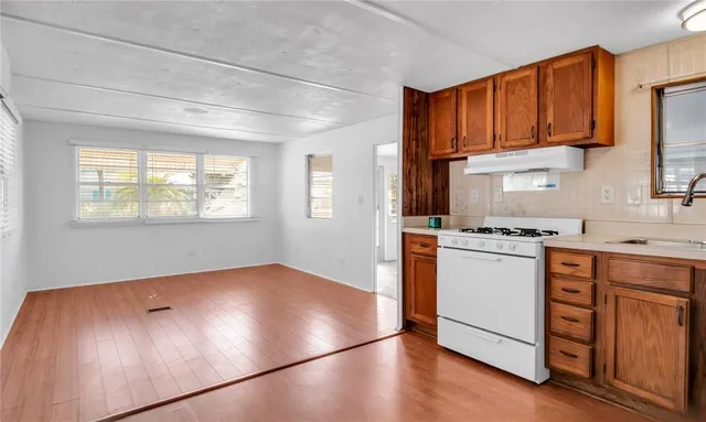 $1,695 | 209 50th Avenue Plaza East, Bradenton, FL 34203