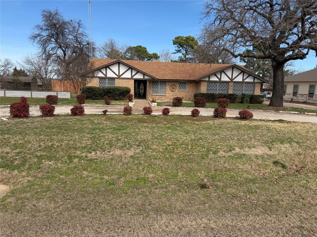 821 East Highway 199 Springtown, TX 76082 - Photo 2 of 23