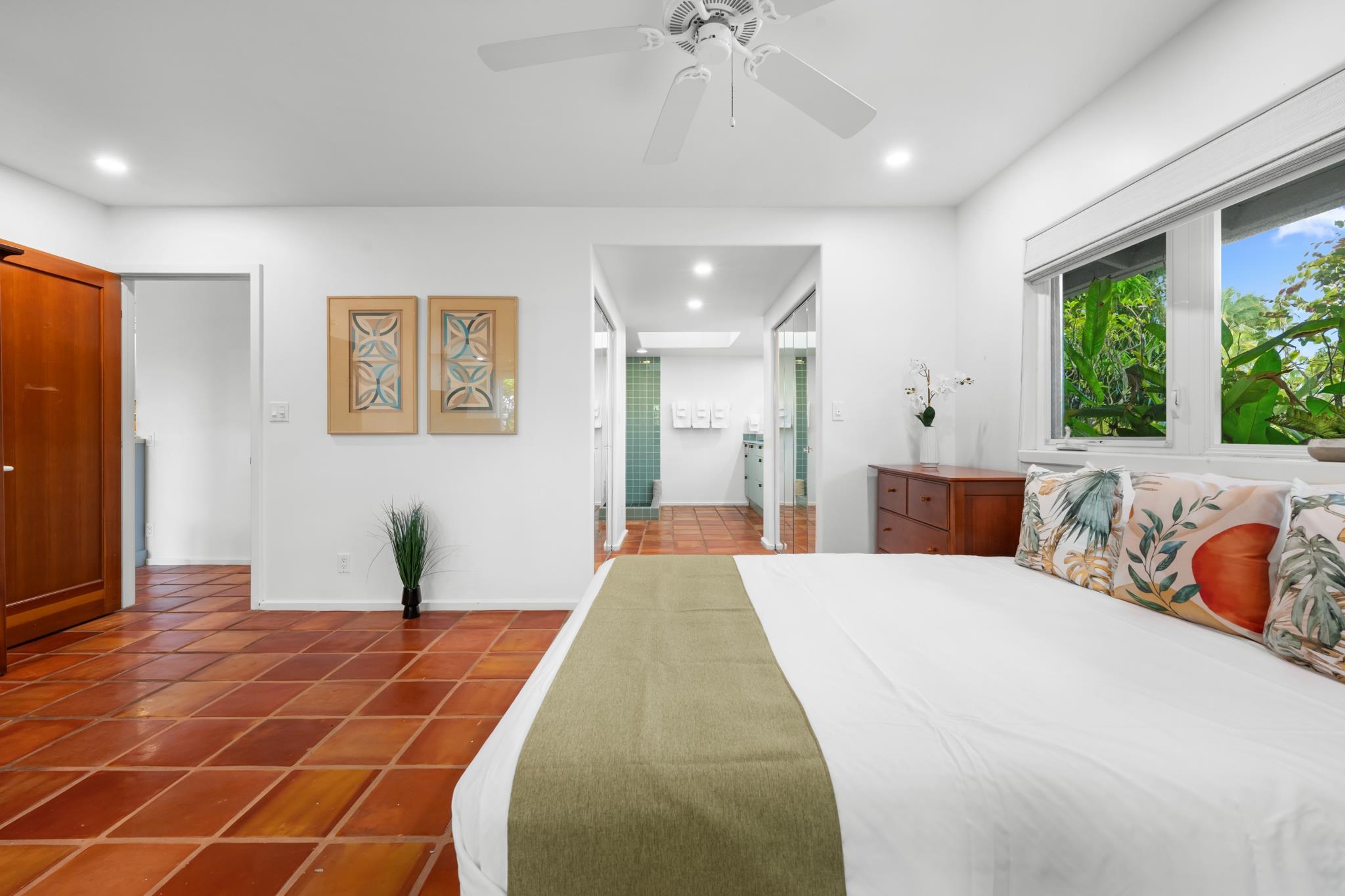 20 Hui Road East, Unit 35 Lahaina, HI 96761 - Photo 17 of 50 a bedroom with a bed and a chandelier