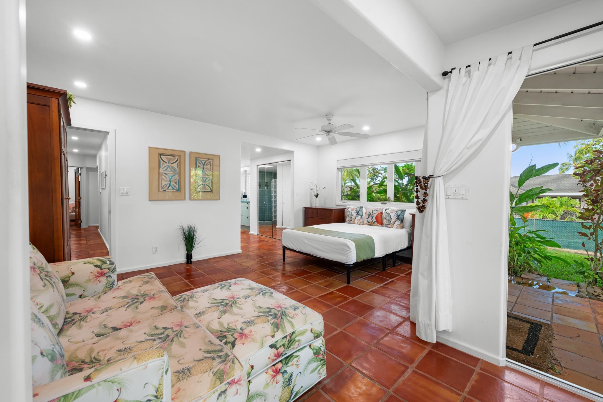 20 Hui Road East, Unit 35 Lahaina, HI 96761 - Photo 19 of 50 a bedroom with a bed and a couch