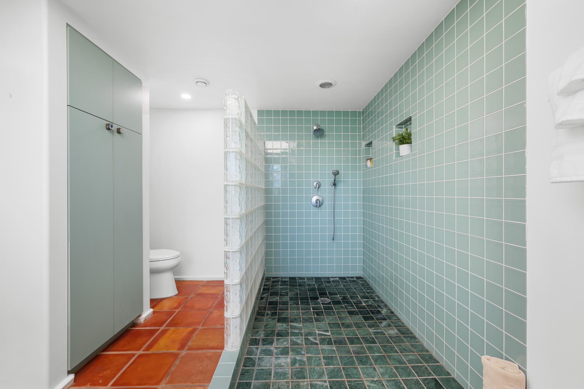 20 Hui Road East, Unit 35 Lahaina, HI 96761 - Photo 23 of 50 a bathroom with a toilet and a shower