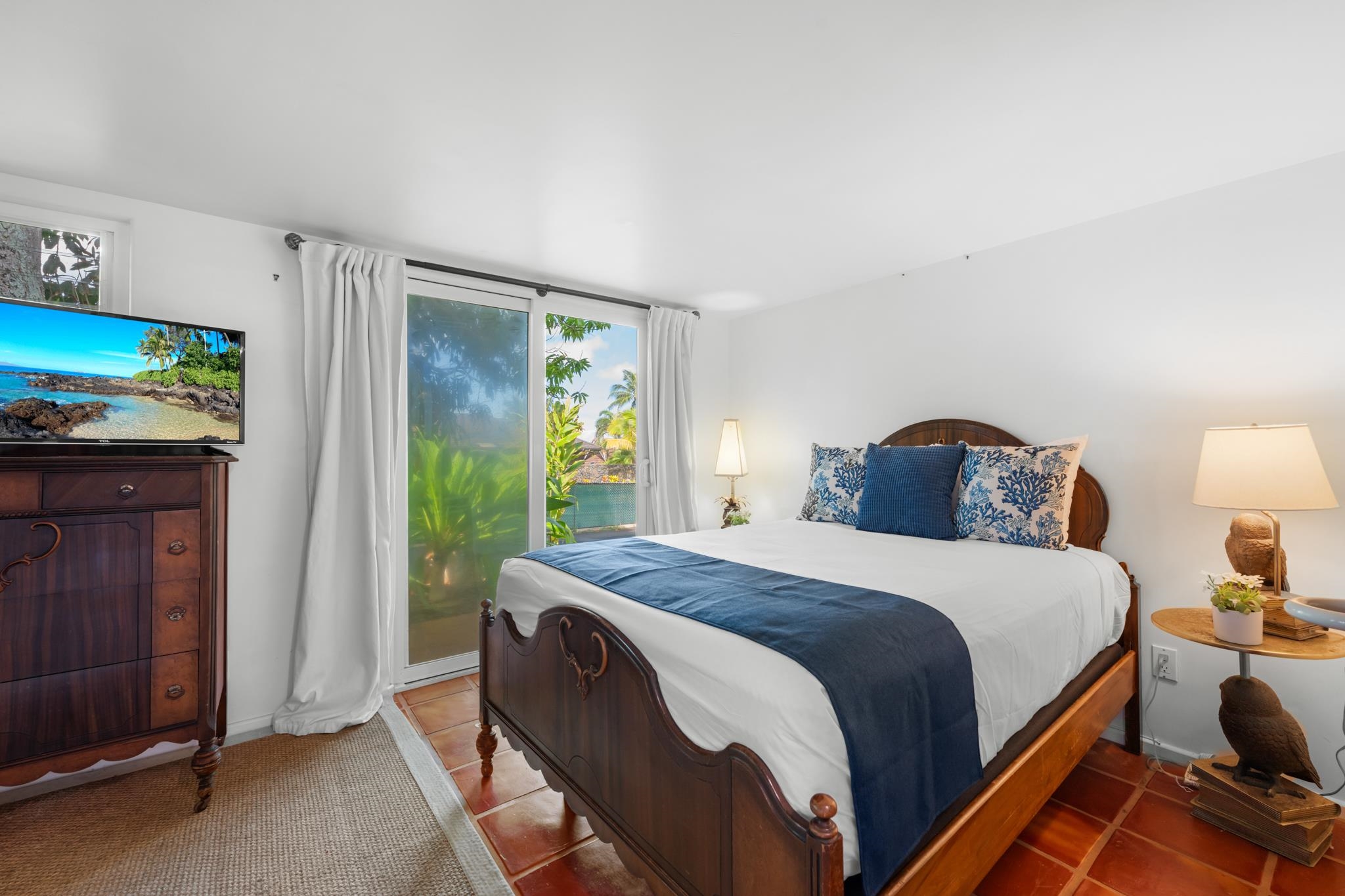 20 Hui Road East, Unit 35 Lahaina, HI 96761 - Photo 31 of 50 a bedroom with a bed and a dresser next to a window