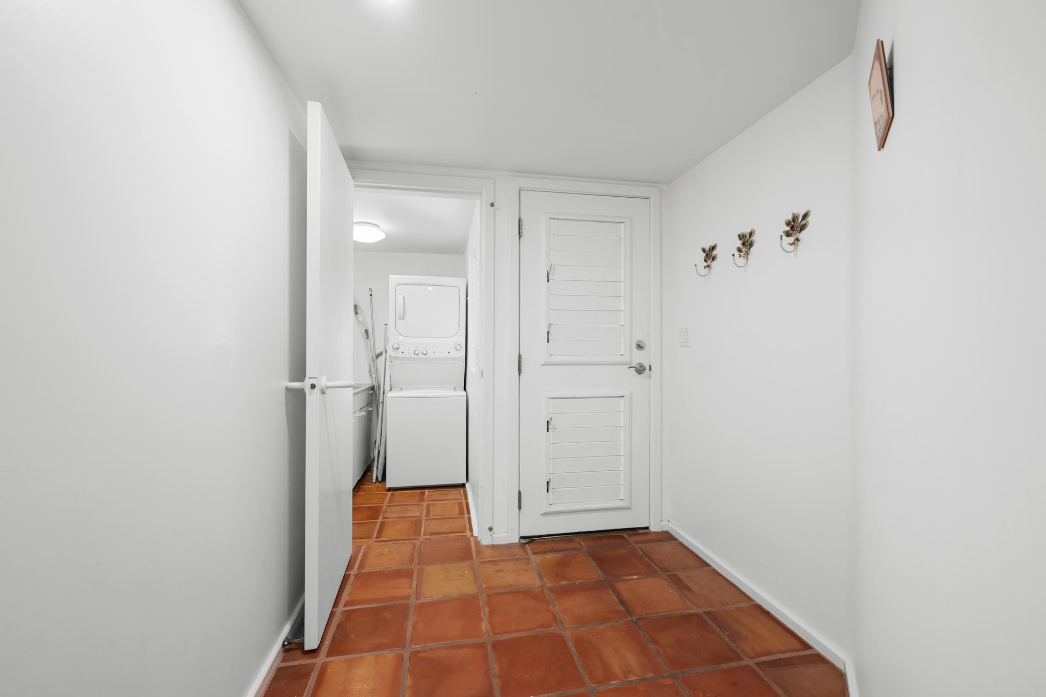 20 Hui Road East, Unit 35 Lahaina, HI 96761 - Photo 38 of 50 a view of an empty room