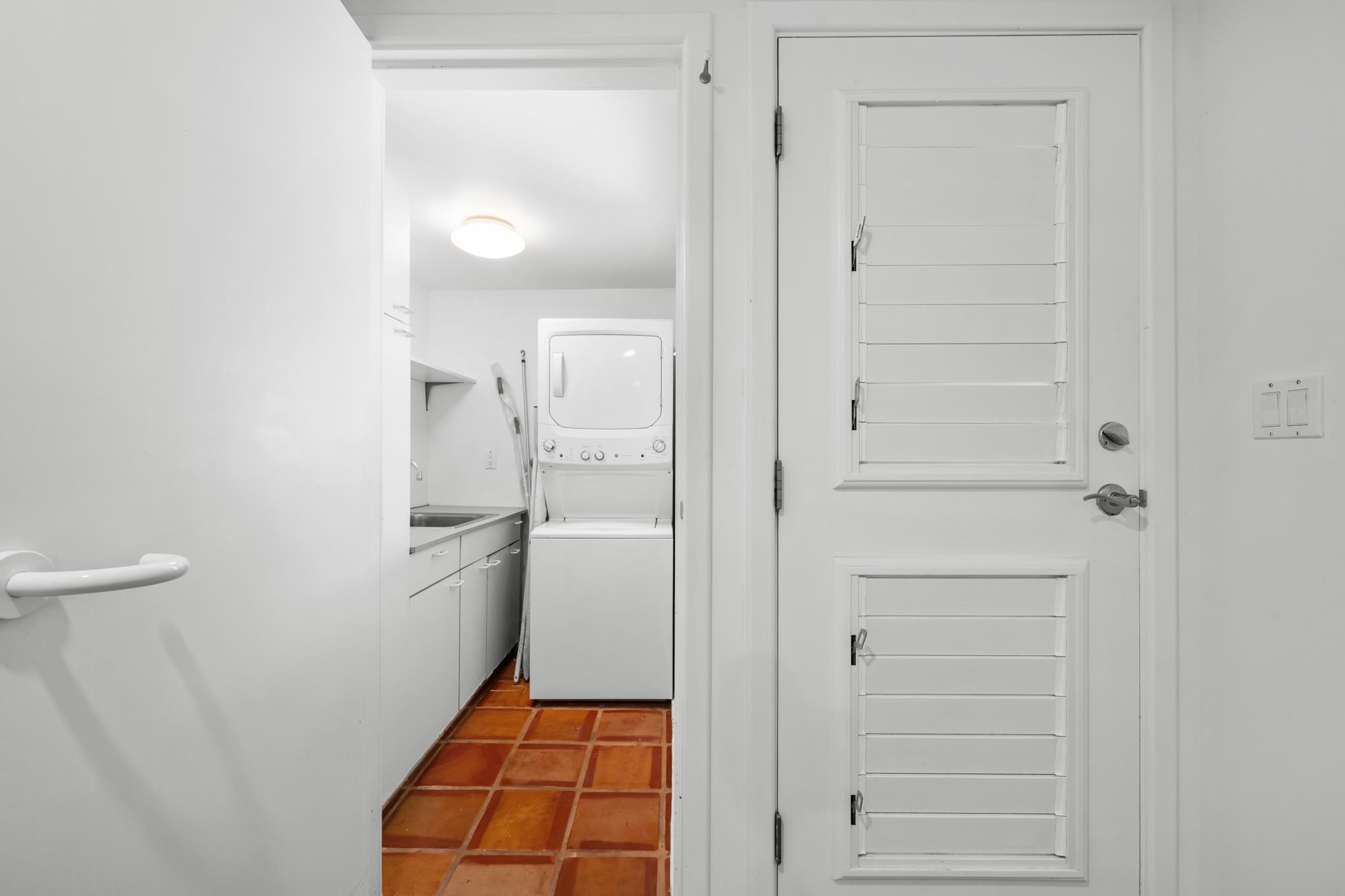 20 Hui Road East, Unit 35 Lahaina, HI 96761 - Photo 39 of 50 a bathroom with a shower and a sink