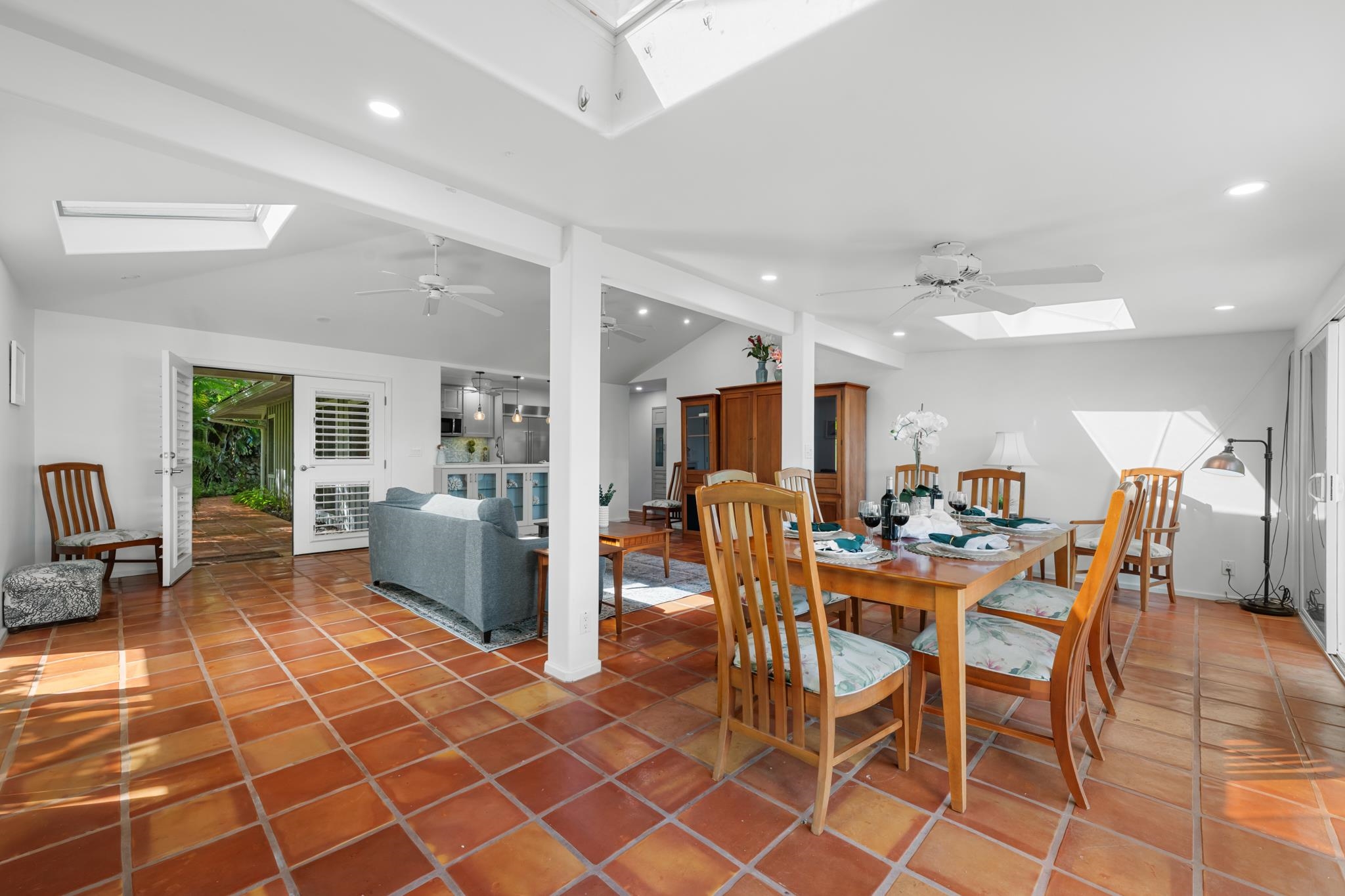 20 Hui Road East, Unit 35 Lahaina, HI 96761 - Photo 4 of 50 a view of a dining room with furniture