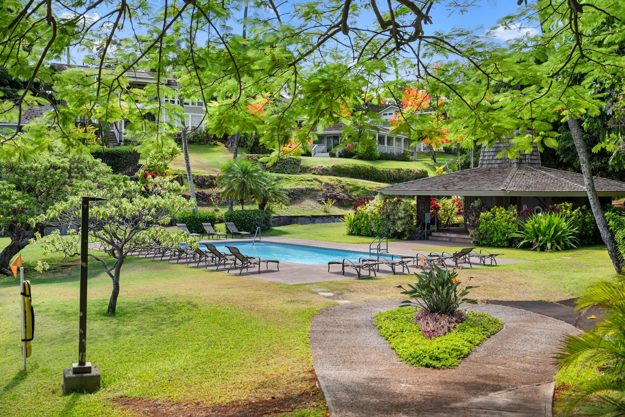 20 Hui Road East, Unit 35 Lahaina, HI 96761 - Photo 46 of 50 a swimming pool with outdoor seating and yard