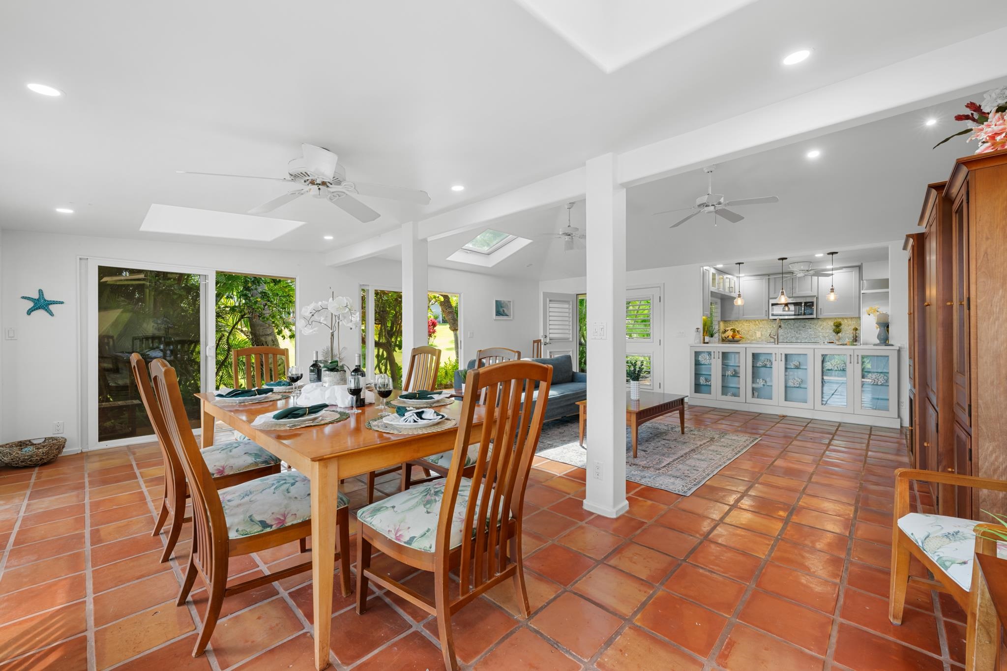 20 Hui Road East, Unit 35 Lahaina, HI 96761 - Photo 5 of 50 a dining room with furniture and a floor to ceiling window