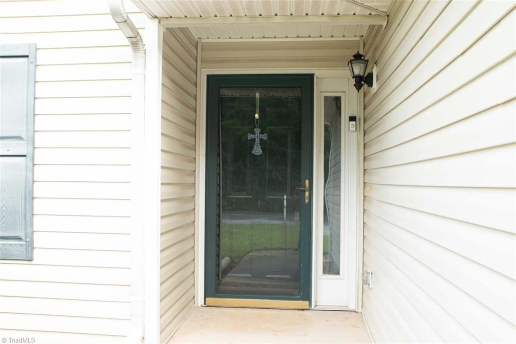 5522 Jason Road Greensboro, NC 27405 - Photo 3 of 22 Gallery Image 3