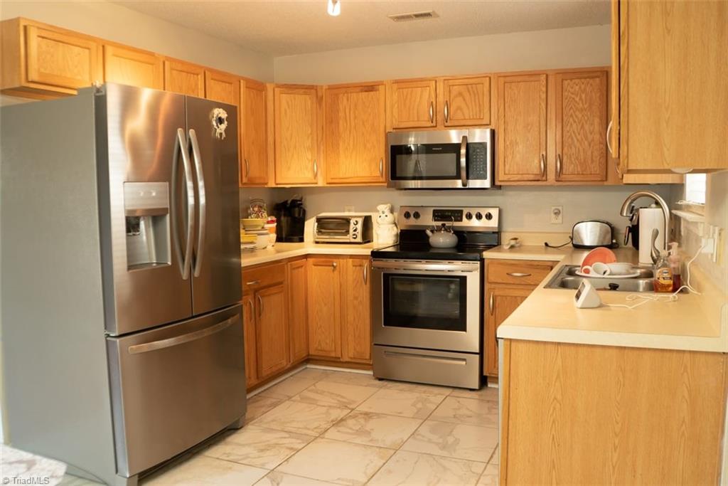 5522 Jason Road Greensboro, NC 27405 - Photo 8 of 22 Gallery Image 8