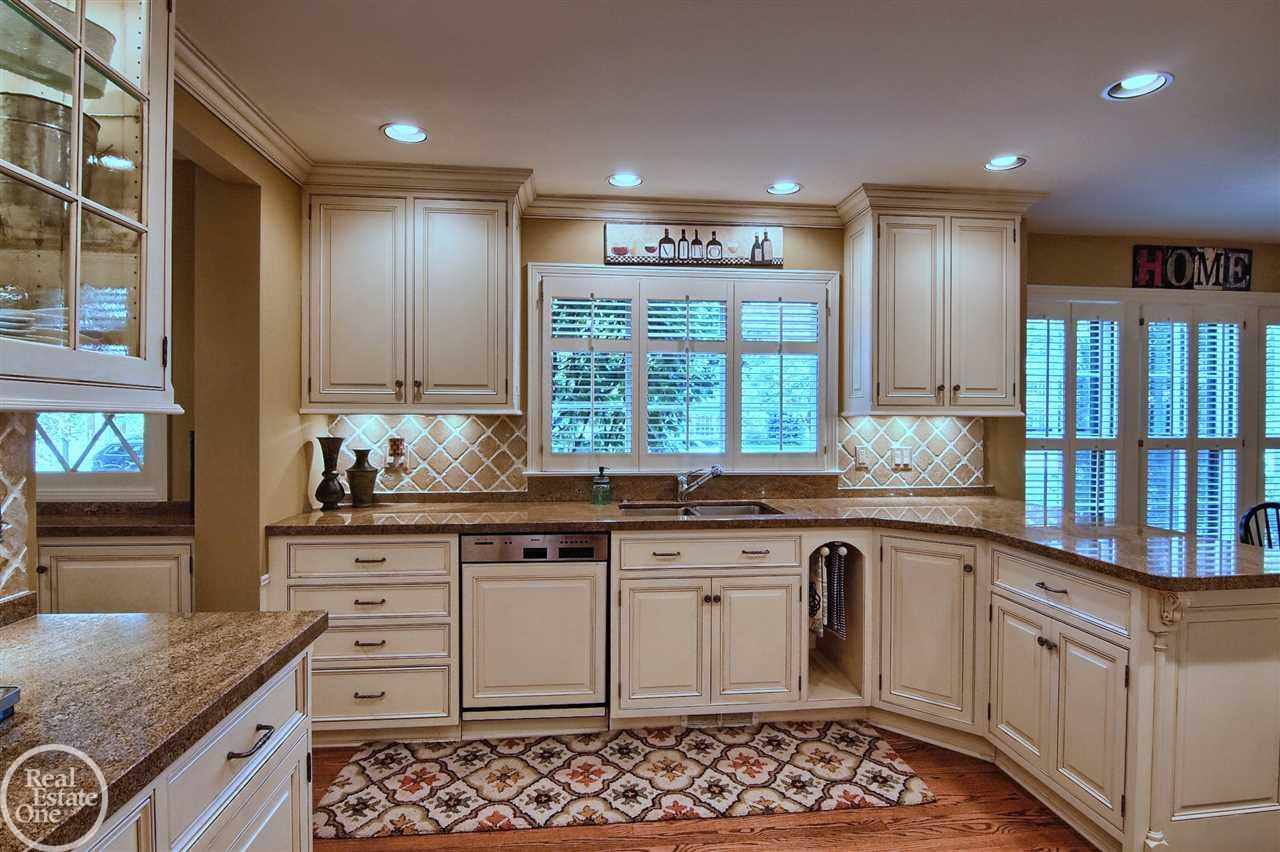 85 Stephens Road Grosse Pointe, MI 48236 - Photo 11 of 33 31326617-10.JPG