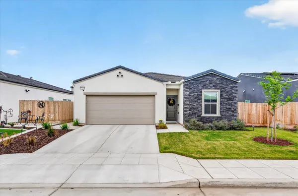 $435,000 | 7118 West Willis Avenue, Fresno, CA 93723