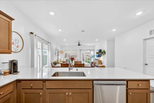 $435,000 | 7118 West Willis Avenue, Fresno, CA 93723