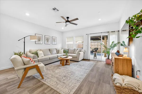 $435,000 | 7118 West Willis Avenue, Fresno, CA 93723