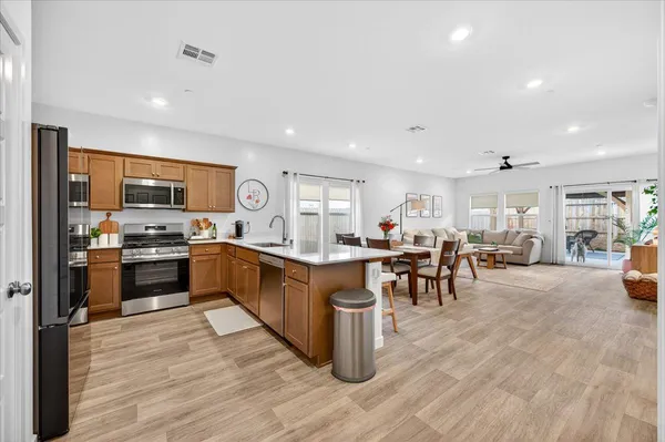 $435,000 | 7118 West Willis Avenue, Fresno, CA 93723