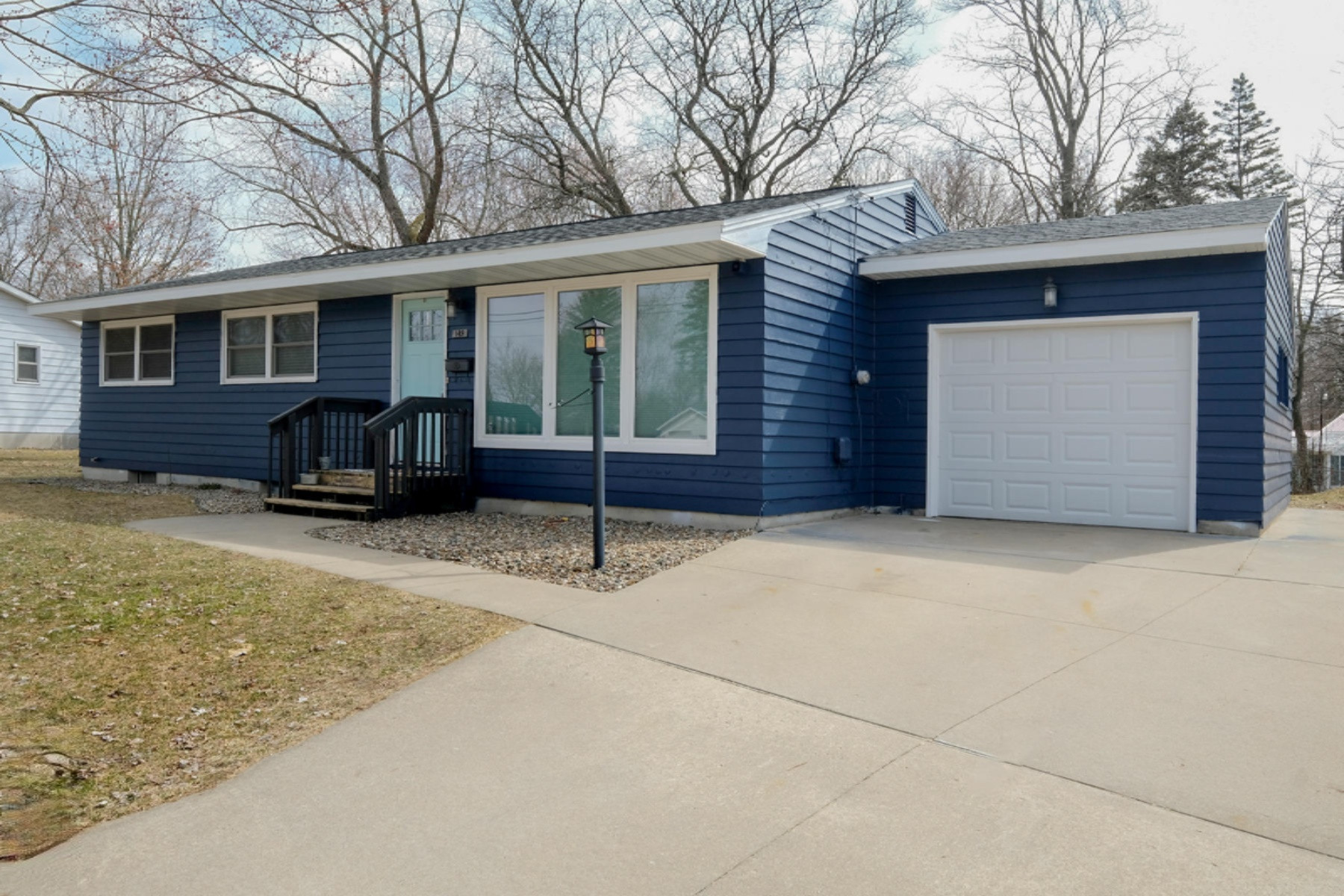 149 Homecrest Road Battle Creek, MI 49037 - Photo 1 of 26 149 Homecrest-1