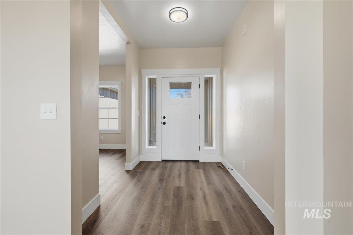 29343 Dixie Road Parma, ID 83660 - Photo 14 of 35 Entrance foyer with dark wood-type flooring and baseboards