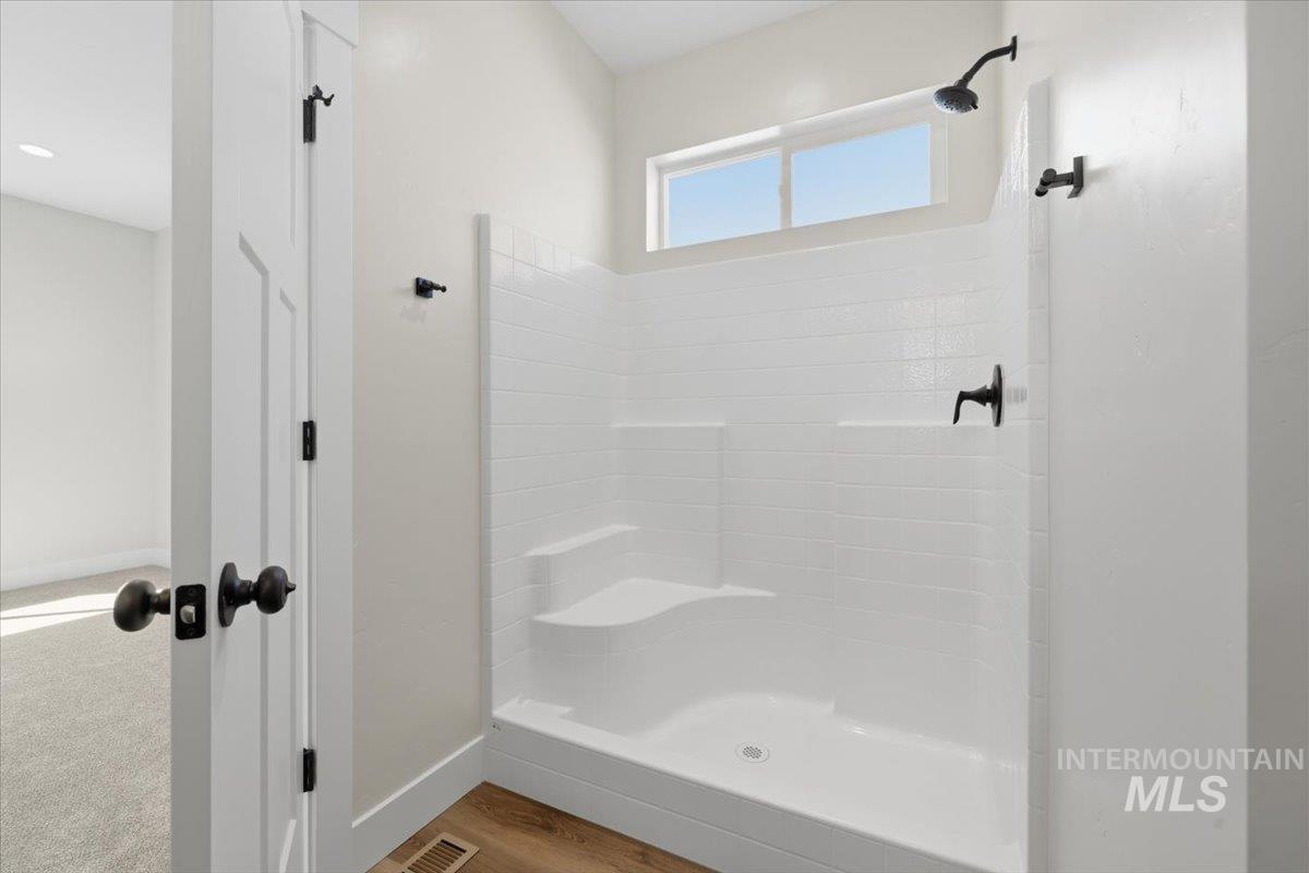 29343 Dixie Road Parma, ID 83660 - Photo 28 of 35 Full bath featuring a shower stall and light wood-type flooring