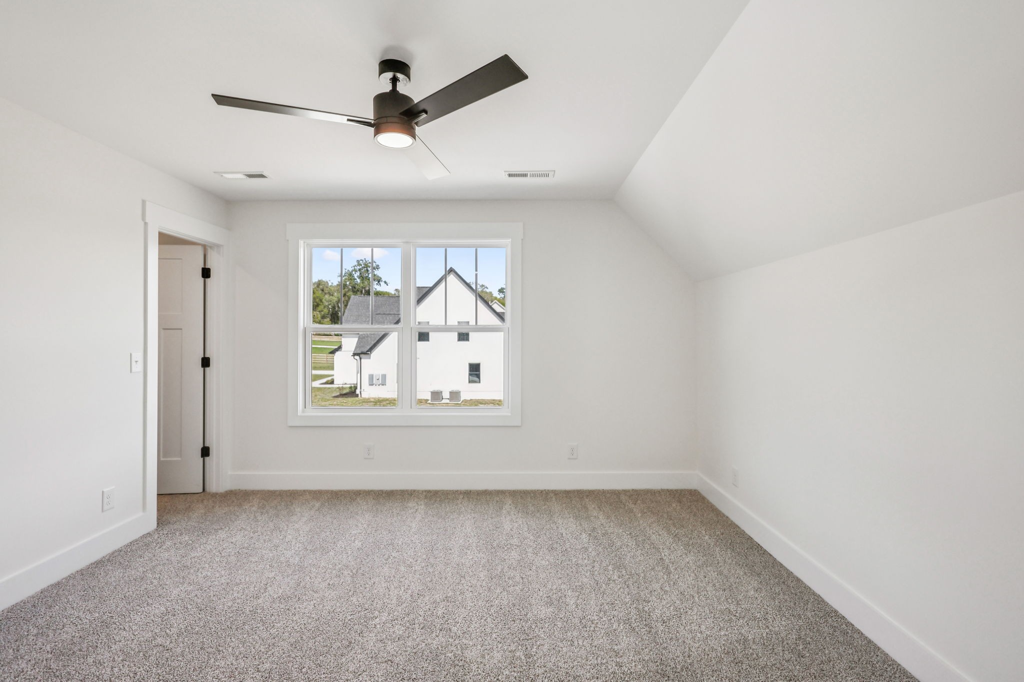 4050 Chicken Road Lebanon, TN 37090 - Photo 45 of 65 an empty room with a ceiling fan and window