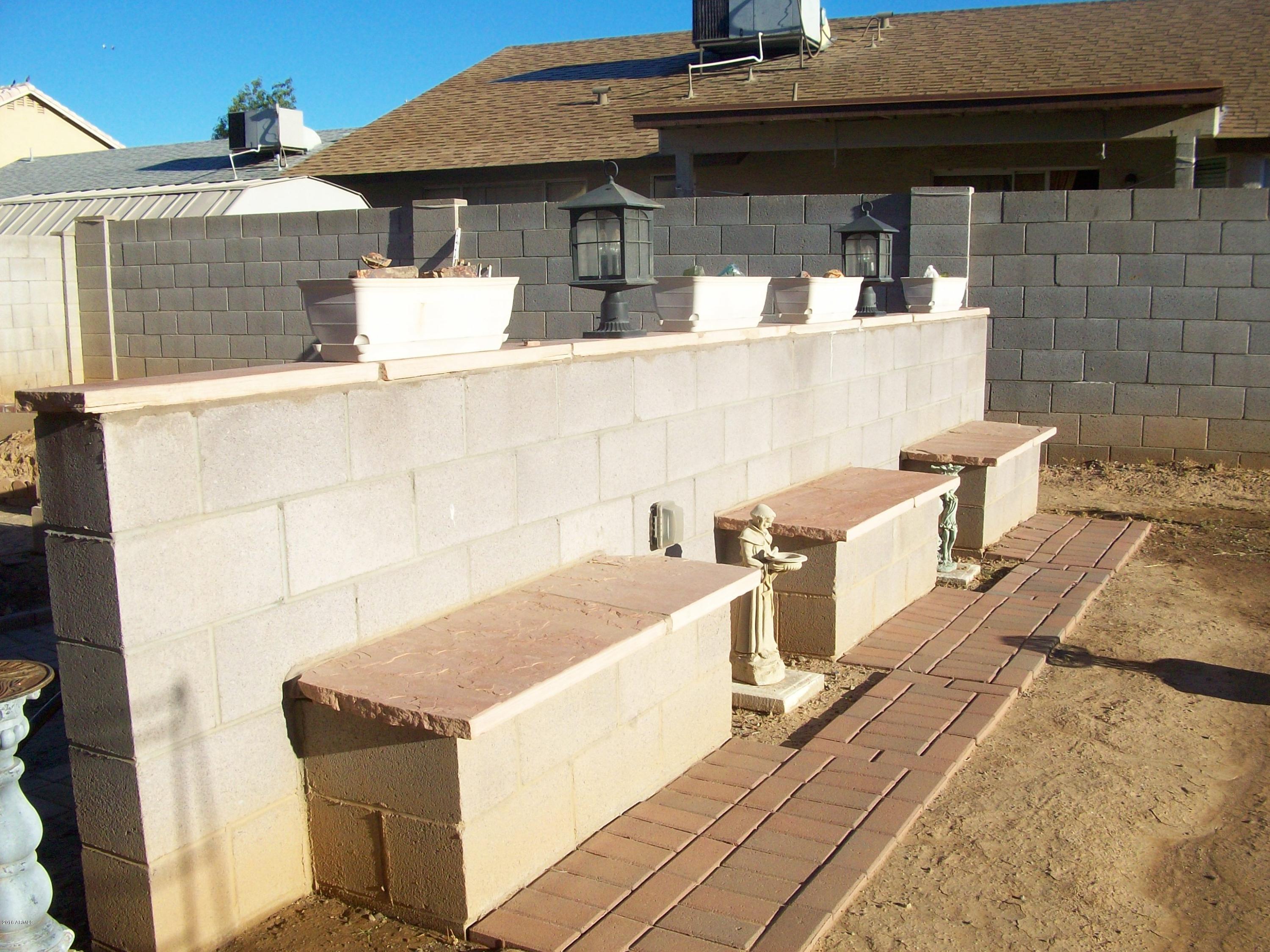 8624 West Monte Vista Road Phoenix, AZ 85037 - Photo 28 of 43 Pony wall seating