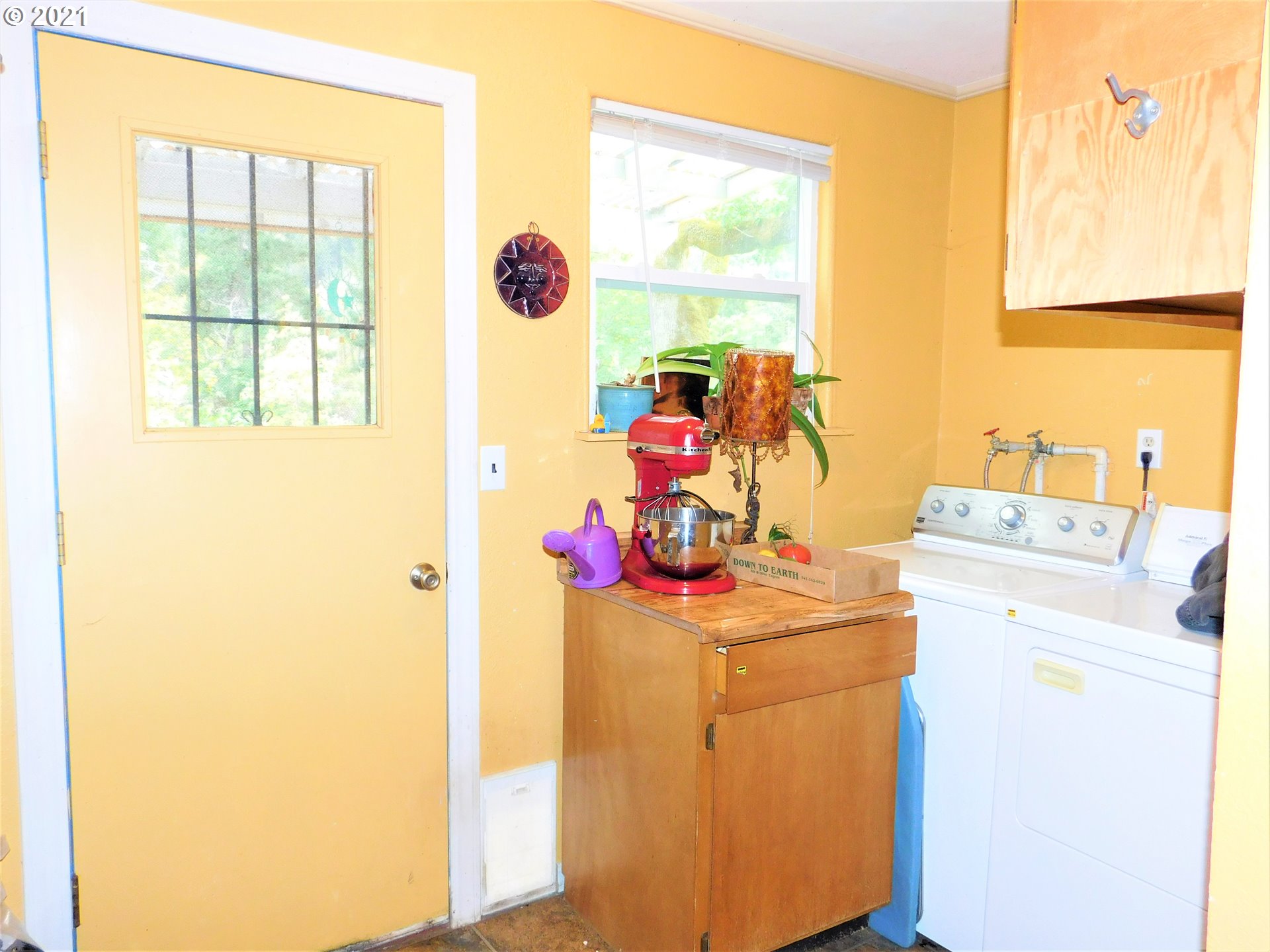 37824 Row River Road Dorena, OR 97434 - Photo 12 of 25 a utility room with dryer and washer