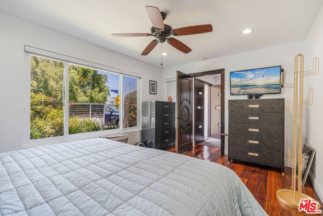 30 Reef Street, Unit 2 Marina del Rey, CA 90292 - Photo 5 of 34