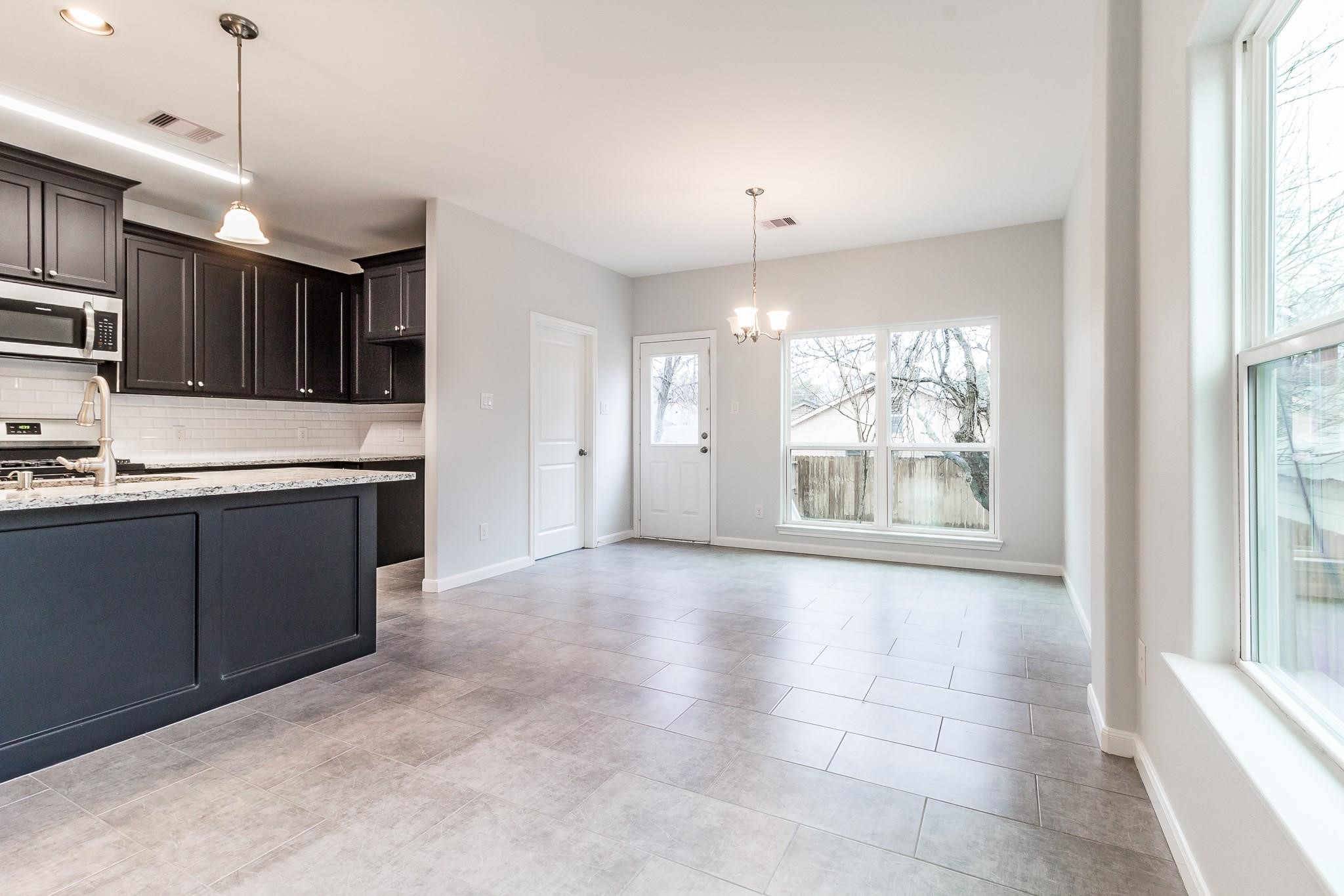 710 Barkley Street, Unit B Houston, TX 77022 - Photo 9 of 25