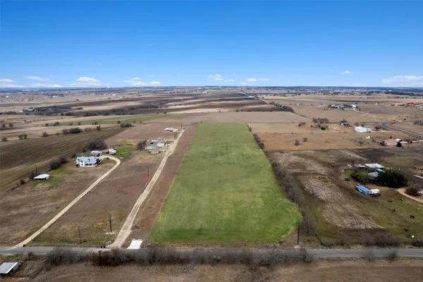 a view of a tennis court