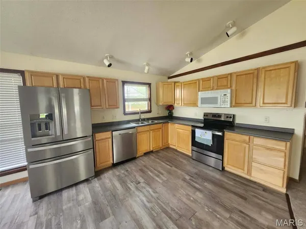 $240,000 | 1204 Riverview Drive, Elsberry, MO 63343