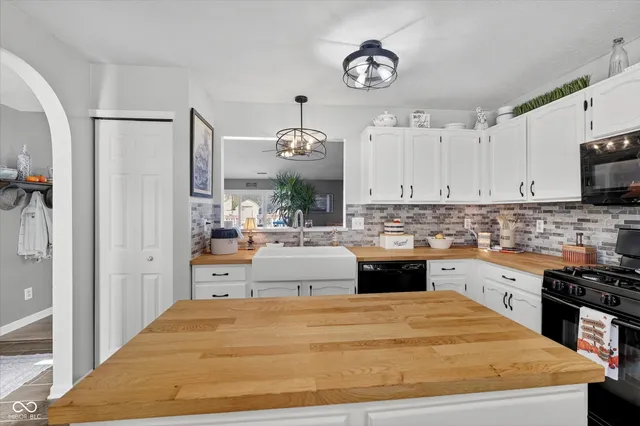 $334,900 | 12428 Winding Creek Lane, Indianapolis, IN 46236