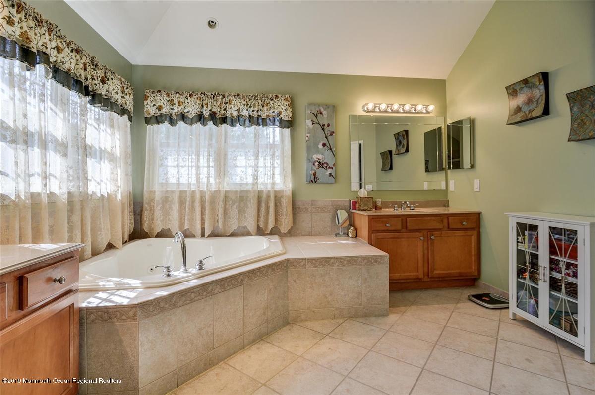 39 Mill Pond Road Jackson, NJ 08527 - Photo 20 of 35 20-Master Bathroom